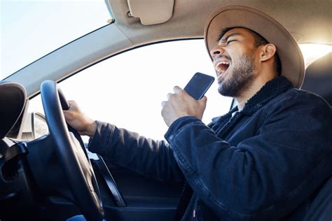 do f1 drivers listen to music while driving